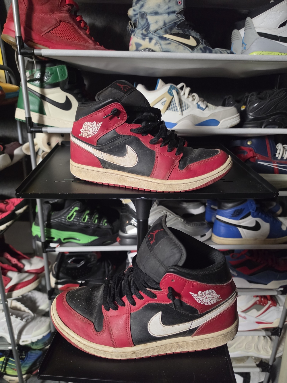 🔥 Nike Jordan 1 Men’s Size 9 Red and Black Air Jordan 1 Mid Sneakers